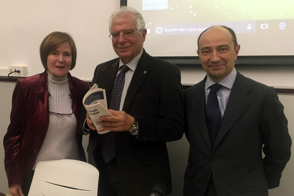 Conferencia en la Universidad de Mayores del CES Cardenal Cisneros. José Borrell: “En las elecciones catalanas va a haber una participación récord”.